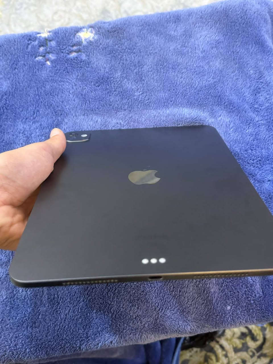 للبيع iPad Pro M4 (2024) – 11 بوصة  256GB

للبيع iPad Pro M4 بحالة ممتازة جدًا (شبه جديد)، استخدام شخصي ونظيف جدًا، خالٍ من أي أعطال أو مشاكل، والجهاز جاهز للفحص بالكامل.

المواصفات:  شاشة 11 بوصة Ultra Retina XDR (OLED)
 معالج Apple M4 القوي
 سعة 256GB
 نسبة صحة البطارية 98%
 مع الكرتون الأصلي والشاحن الأصلي
 جميع المزايا تعمل بكفاءة 100%
 لا يوجد أي فك أو تصليح أو تبديل قطع

 الموقع: البصرة

 السعر: 1,150,000 دينار عراقي قابل للتفاوض بالمعقول بعد المعاينة.

للجادين فقط، وأهلاً وسهلاً بالفحص قبل الشراء.


**إذا كنت صاحب هذا الإعلان وتريد حذفه لأي سبب، رجاءا أرسل رسالة إلى الدعم الفني**