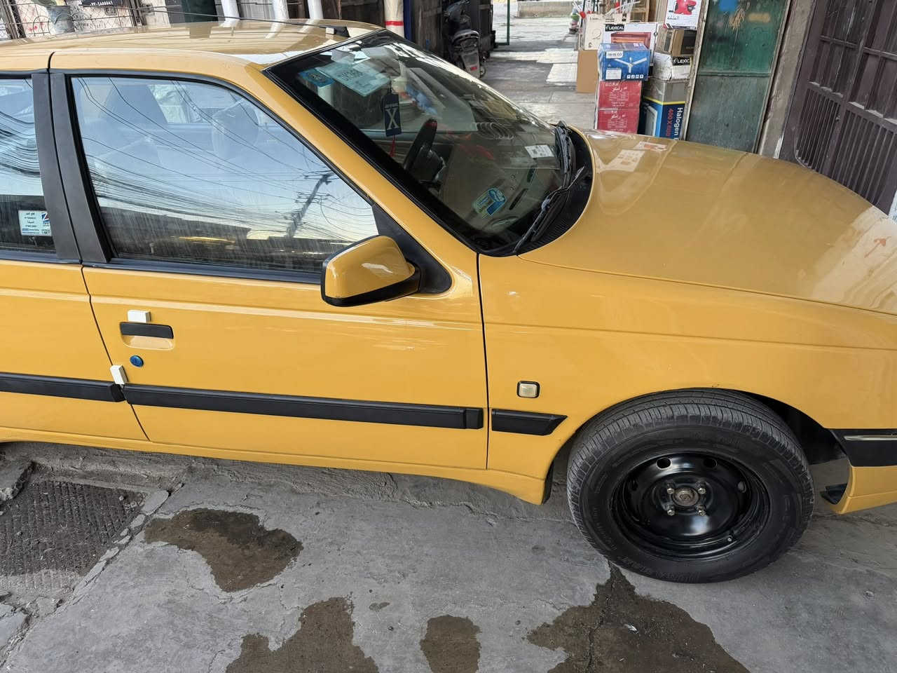 السلام عليكم بيجو لميس 2015
مكفوله من الضربه بيه بارد وصبغ دوسات السياره بسمي تحويل ثاني يوم *********** السعر 53وبيه مجال بسيط
