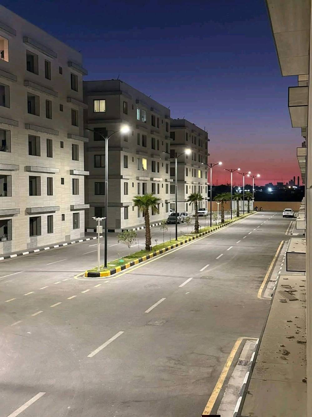 شقه لبيع مجمع الزهراء السكني
بغداد قريب الزعفرانية معسكر الرشيد 
5 دقائق تبعد عن الكراده 
مساحه 160
3 غرف نوم 
2 حمامات 
مطبخ 
صاله 
الطابق الثاني 
تنباع كاش مباشر مع المالك  بدون دلاله   
 تفاصيل اتصل ع رقم ***********