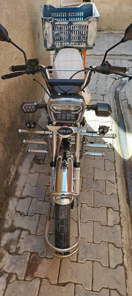 سلام عليكم دراجه سيفان موديل 2025 صار ٣ تشهر من أخذته برغي ممفتوح اريد مراويس بدايون او بوكسر او والايتي بدون أوراق عادي اراوس مكاني بعقوبه أوراق كامله هذا رقمي ***********
