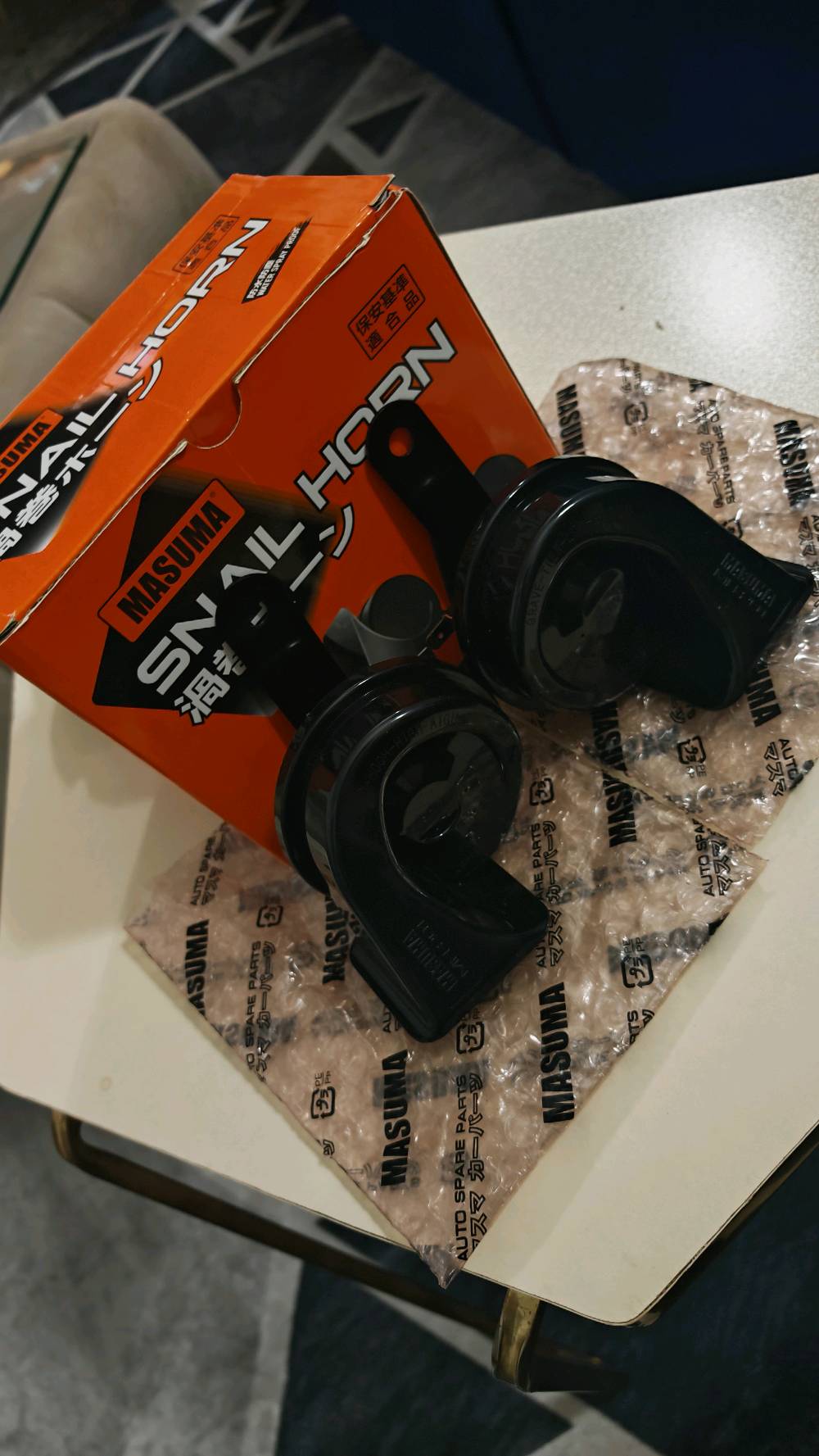 السلام عليكم 
عندي هورن اصلي ياباني من شركة ماسوما 
للبيع 
الهورن جديد غير مستخدم 
صوت الطاط والصوت واضح وكلش حلو 
الي يحب يراسلني وبخدمته 
***********
