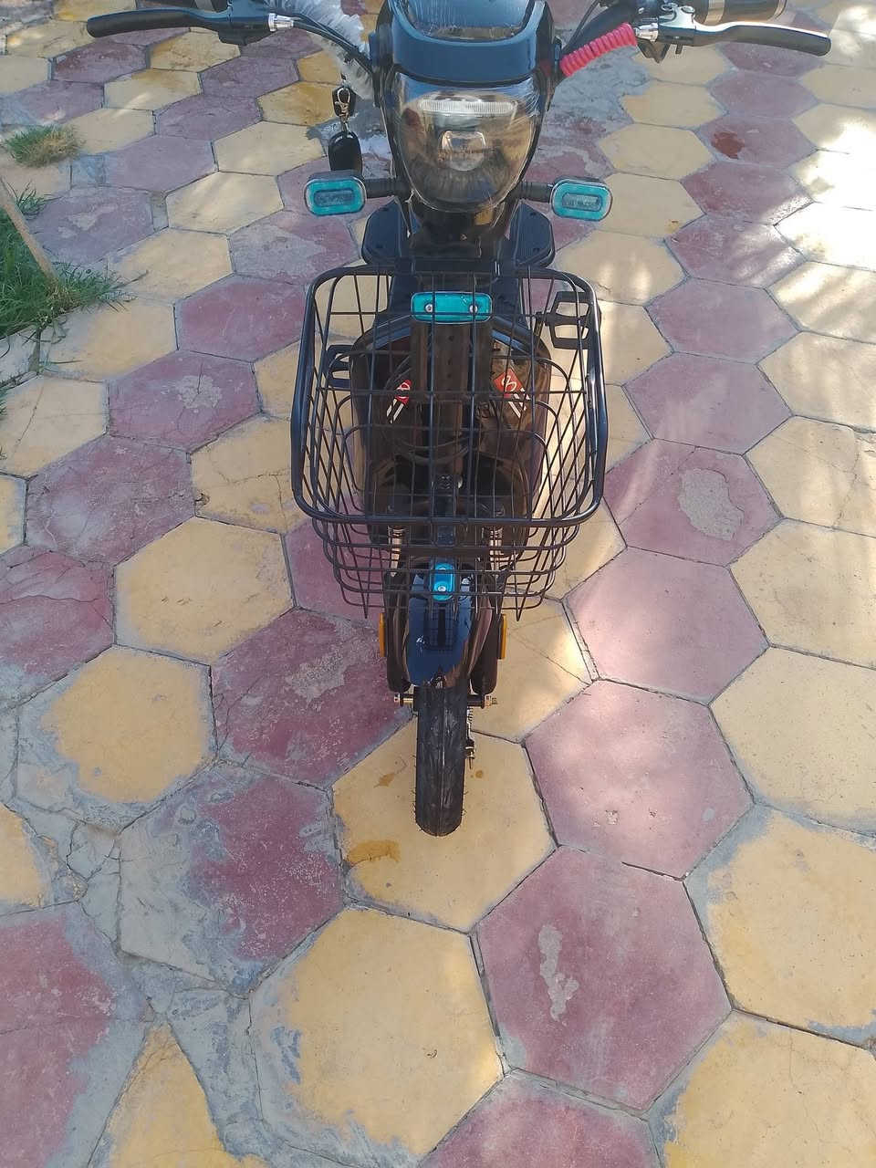 سلام عليكم دراجه شحن للبيع حجم 14 مستعمله شهر دراجه حلوه ونضيفه السعر 300 وبيهه مجال هاذه رقمي ***********
