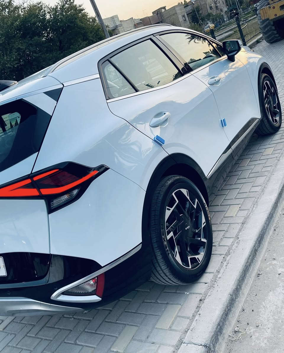 السلام عليكم 
سبورتج ٢٠٢٢ دولية خليجي فول مواصفات عدا بنوراما
مكفوله من صبغ والبارد
بصمة 
كشنات كهرباء
تبريد بيانو 
كشنات تدفئه 
قطعتين تبريد 
شاشه متصله
كفرات اسىود ولامع 
مري شفط 
نضام ترحيب عن الاقتراب
شاشة نفكيشن 
رقم بغداد باسمي ماشيه ٣٢ الف 
السعر ٢٠٥ مجال قليل 
مكاني بغداد حي العامل لاتصال ***********
