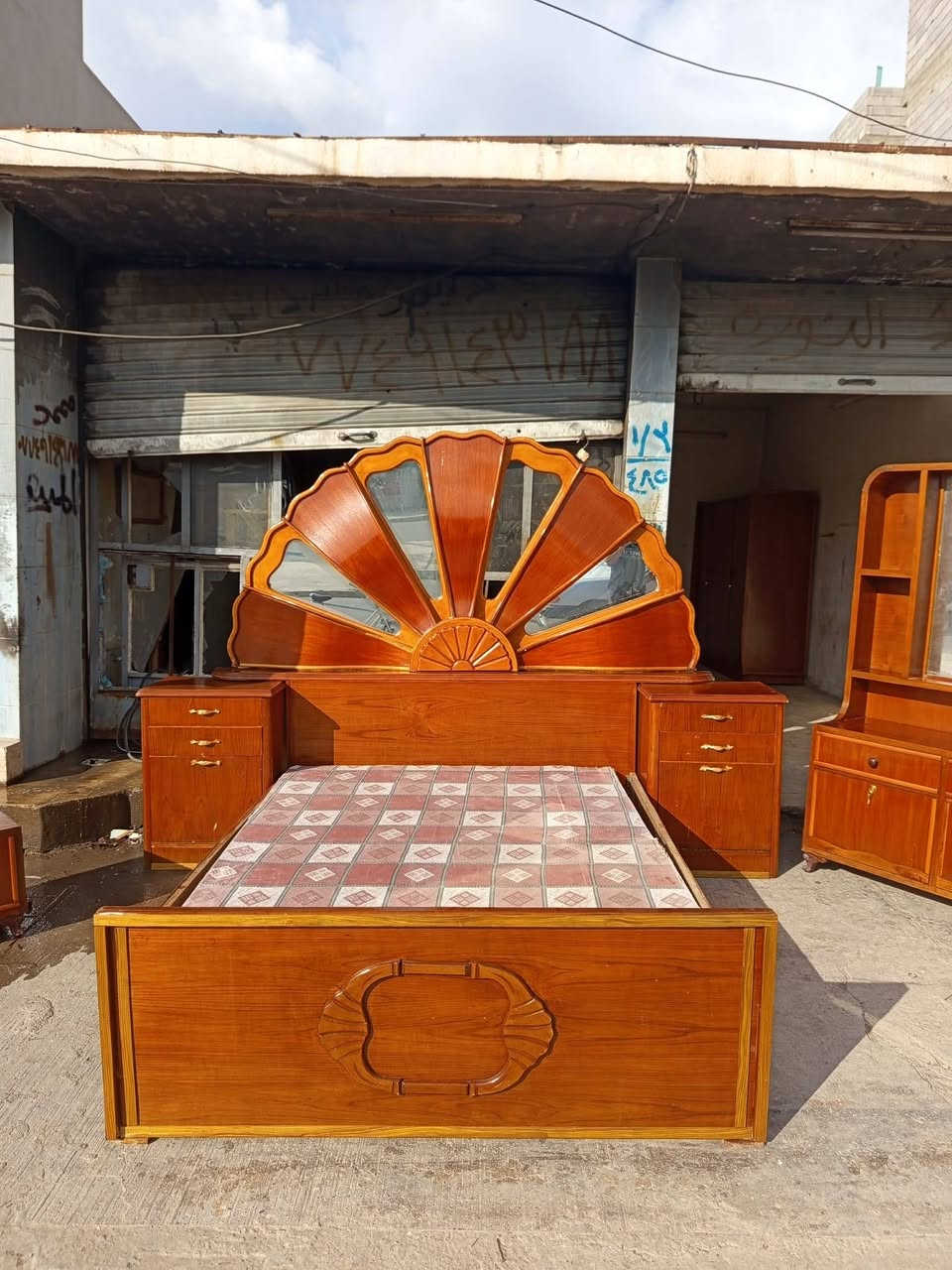 غرفه بدون قنصور شرط النظافه شغل ثقيل حيل سعرها ١٢٥ الل
***********
