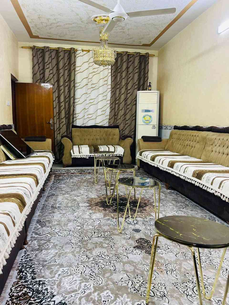 الدار للبيع
العنوان  الكمالية شارع70 قرب ابو المخضر 
المساحه 277
الواجهه10 
النزال 27 
البيت طابقين 
رقم الهاتف ***********
