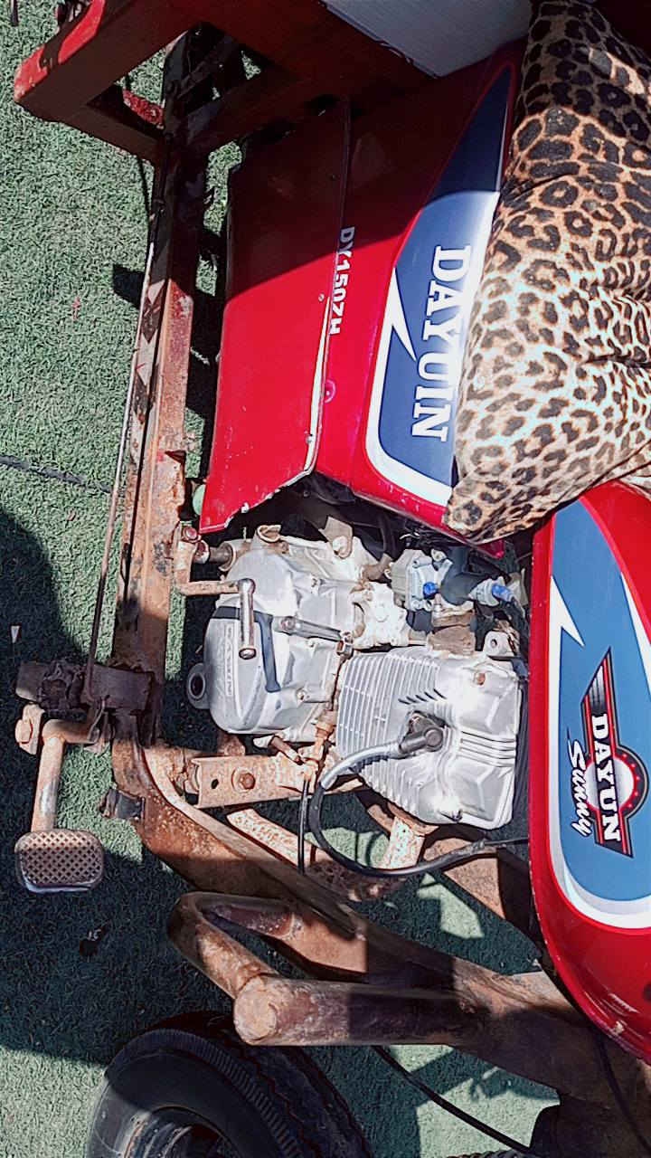 السلام عليكم ستوته للبيع رقم ابيض واسط ماندل راعيهه بس موجود اسمه الكامل بسنويه اذا تسئل عليه يجوز تلكاه 
تواير نضاف دبلات نضافه شغالات ورهه وكدام ضفير من طول لطول شغاله لايتات بك لايت سلف تشتغل ستوته مذب عليه الف دينار تعال وشوف بعينك السعر خاص
***********
