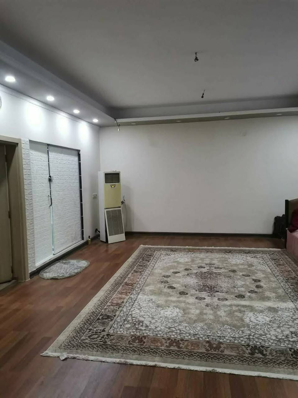 الموقع: بانميل - خلف مدرسة جبار فرمان | المساحة: 168 م² (زراعي)
مواصفات الطابق الأرضي:
✅ استقبال وصالة واسعة للضيوف.
✅ مطبخ مجهز (حار/بارد).
✅ غرفة نوم مريحة + مجمع صحيات متكامل + تركة صغيرة.
​مواصفات الطابق الثاني:
✅ صالة مفتوحة بإطلالة جميلة.
✅ غرفة نوم "ماستر" بتصميم مودرن.
✅ سطوحين أمامية لاستغلال الهواء الطلق.
​💰 السعر المطلوب: 57 مليون دينار 
(وبيه مجال للطيبين).

***********
