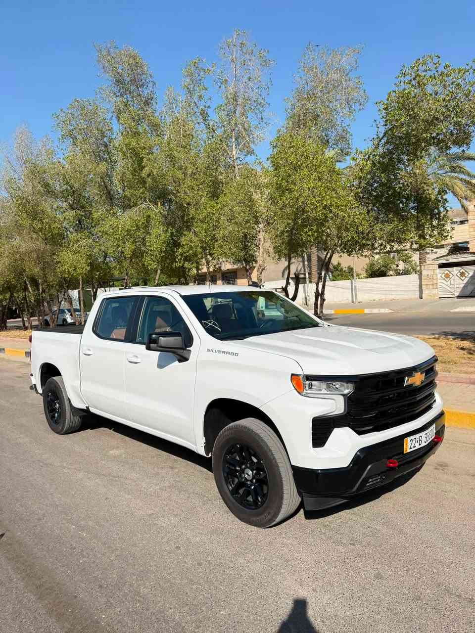 السلام عليكم 
شوفر سلفرادو 2025 
دبل قمارة باب طويل بدي قصير
اللون ابيض 8 سلندر 5300
تو ويل 2X4 فول مواصفات دشبول حديث
الحادث بالمنشور الصور بنيد مبدل و جاملغ وبدنه فقط 
رقم أربيل  السعر (285$) وبيها مجال 
***********
***********
