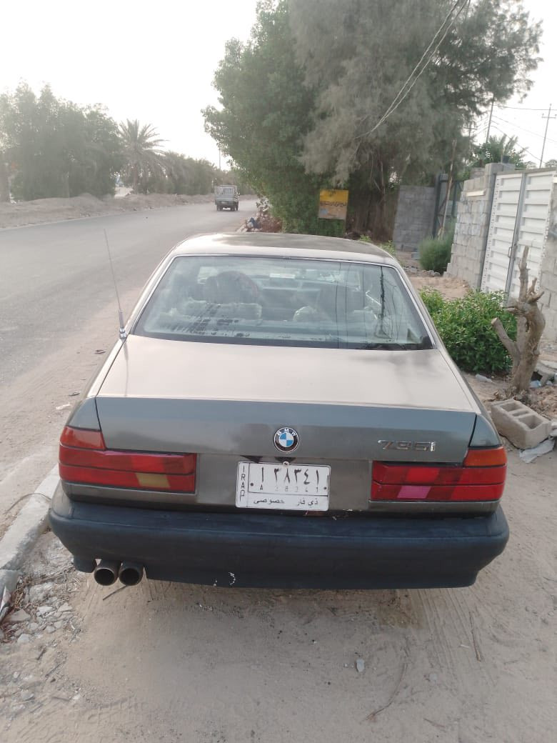 سلام عليكم بي ام  موديل 91سياره كامله رقمها ذي قار مشروع وطني سنويه منتهيه راعيها يمي شوكت ما تردين يحول 
السعر 35وبيها مجال مكاني بصره ام قصر ***********
