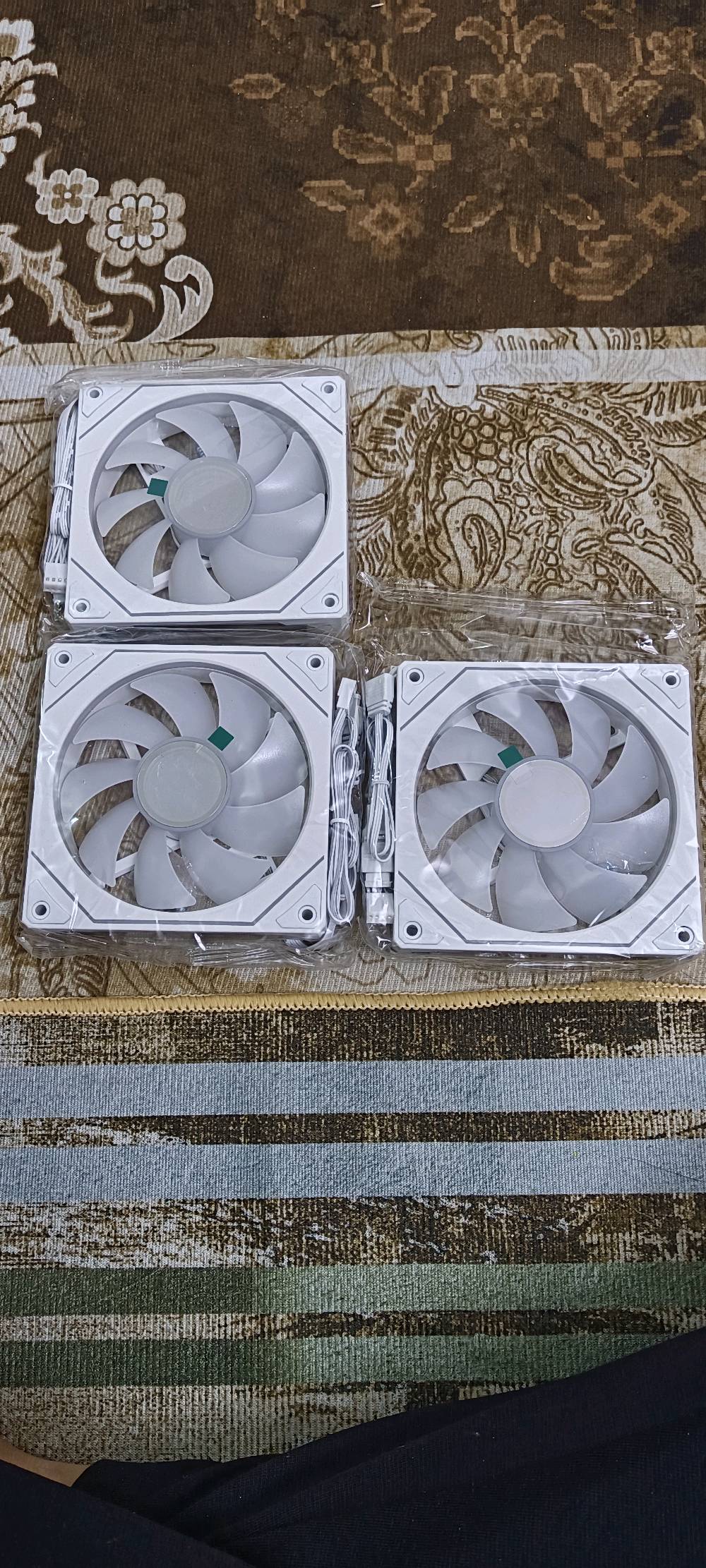 3 فانات RGB نفس الي بصورة الكيس بالضبط تحكم من داخل الPC بالاضائة صوت هادئ جداً الجهد الكهربائي 5v-12v يوجود توصيل لكل العراق مكاني البصرة 