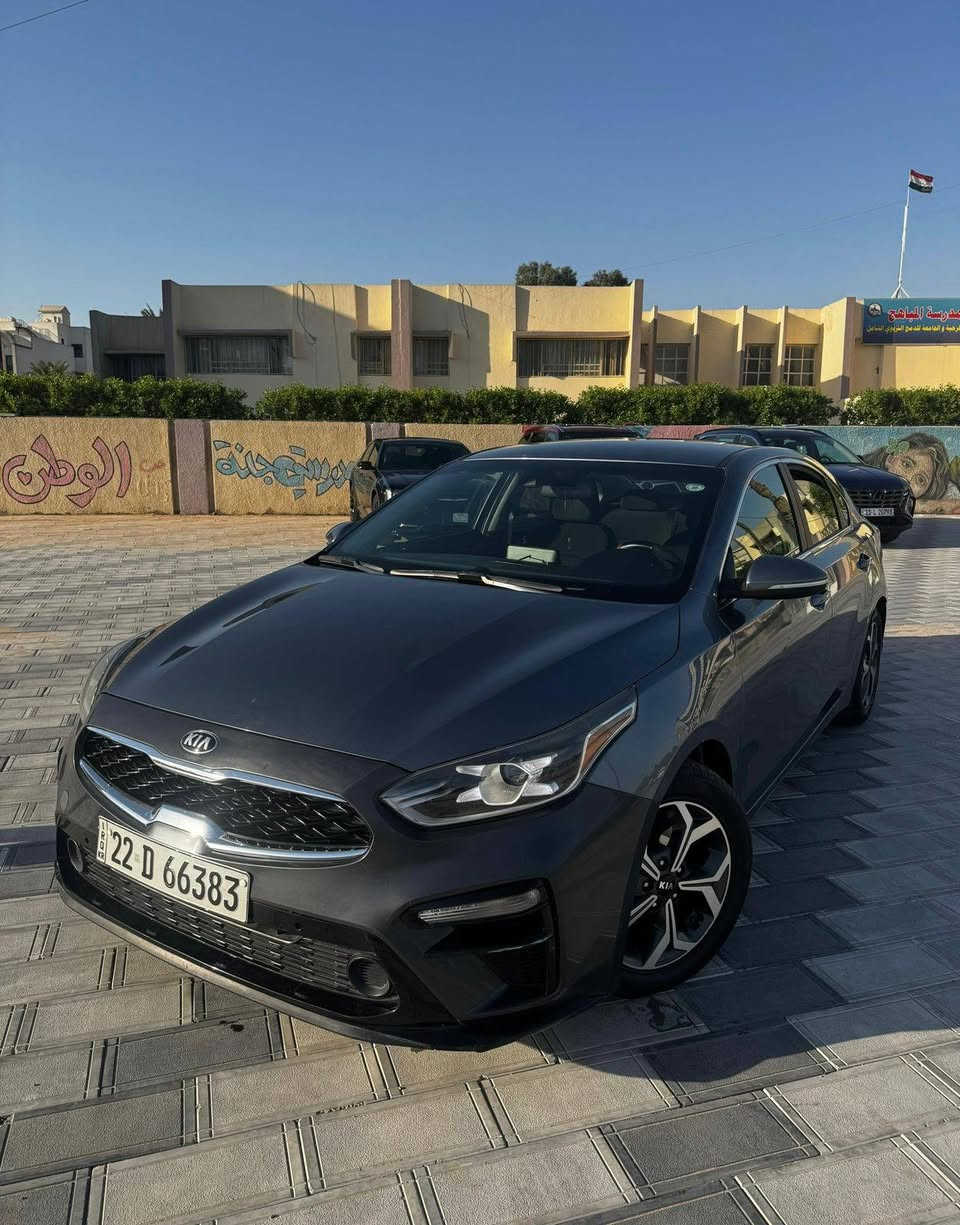 السلام عليكم
كيا فورتي 2019
وارد كندي
السياره نص مواصفات مو (عميه) 
قطعتين تبريد 
كشنات تدفئه
ستيرن تدفئه 
3انظمة قياده
شاشه كار بلي 
محرك 2000 دوش
تخم تايرات جديد باتري جديد
السياره خير من الله 
رقم شمالي بأسمي تحويل ثاني يوم
حادث السياره (باب السايق فقط) 
بسيط جداً بدون ايرباك
وبيها طخه بسيطه موضحه بالصور  
السياره ماشيه 135 الف km حقيقي
السياره معروضه ب 135 وبيه مجال
للتواصل ***********
العنوان بغداد السيديه
