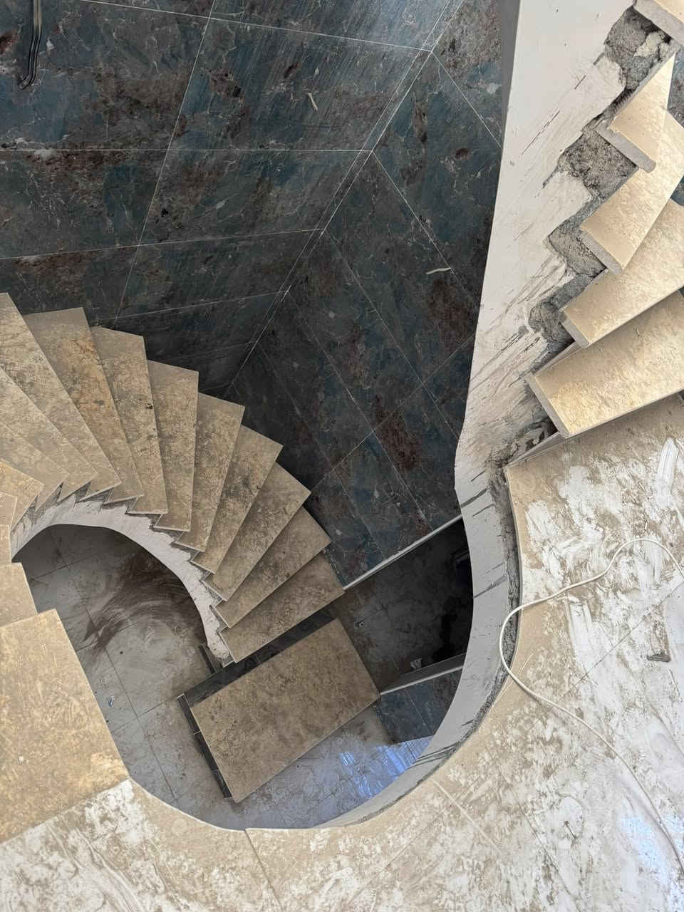 سلام عليكم خلفه سيراميك مرمر وكرانيت وبور سلين ولوح وبايات درج متفرغ حاليآ  فقط داخل كربلاء اتصل وخادم ***********
***********تحب تشوف الشغل  راسلني واتساب
