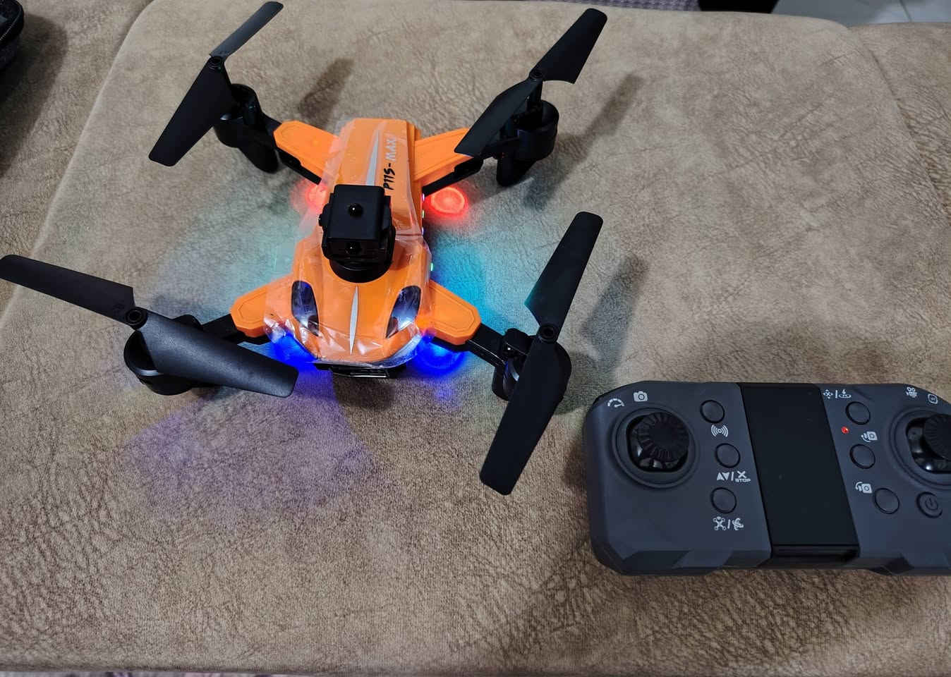 درون جديدة مع ملحقاتها مراوح دروع درنفيس جنطة. اقلاع وهبوط بضغطة واحدة حساس مانع اصطدام تثبيت ارتفاع رجوع ذاتي شقلبات ٣٦٠ درجة السعر ٤٥ متوفر توصيل


**إذا كنت صاحب هذا الإعلان وتريد حذفه لأي سبب، رجاءا أرسل رسالة إلى الدعم الفني**