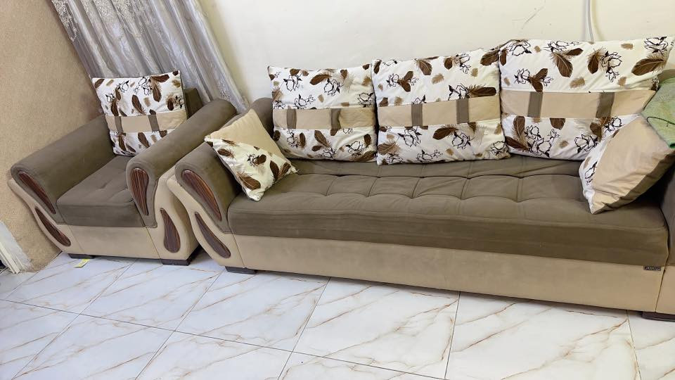 تخم 10 مقاعد للبيع
ل275 وبيه مجال شي بسيط 
للاستفسار ‭0774 357 7479‬
