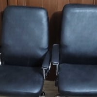 كراسي اثنين جدد ونظيفات للبيع سعر كل واحد 50 07829797226