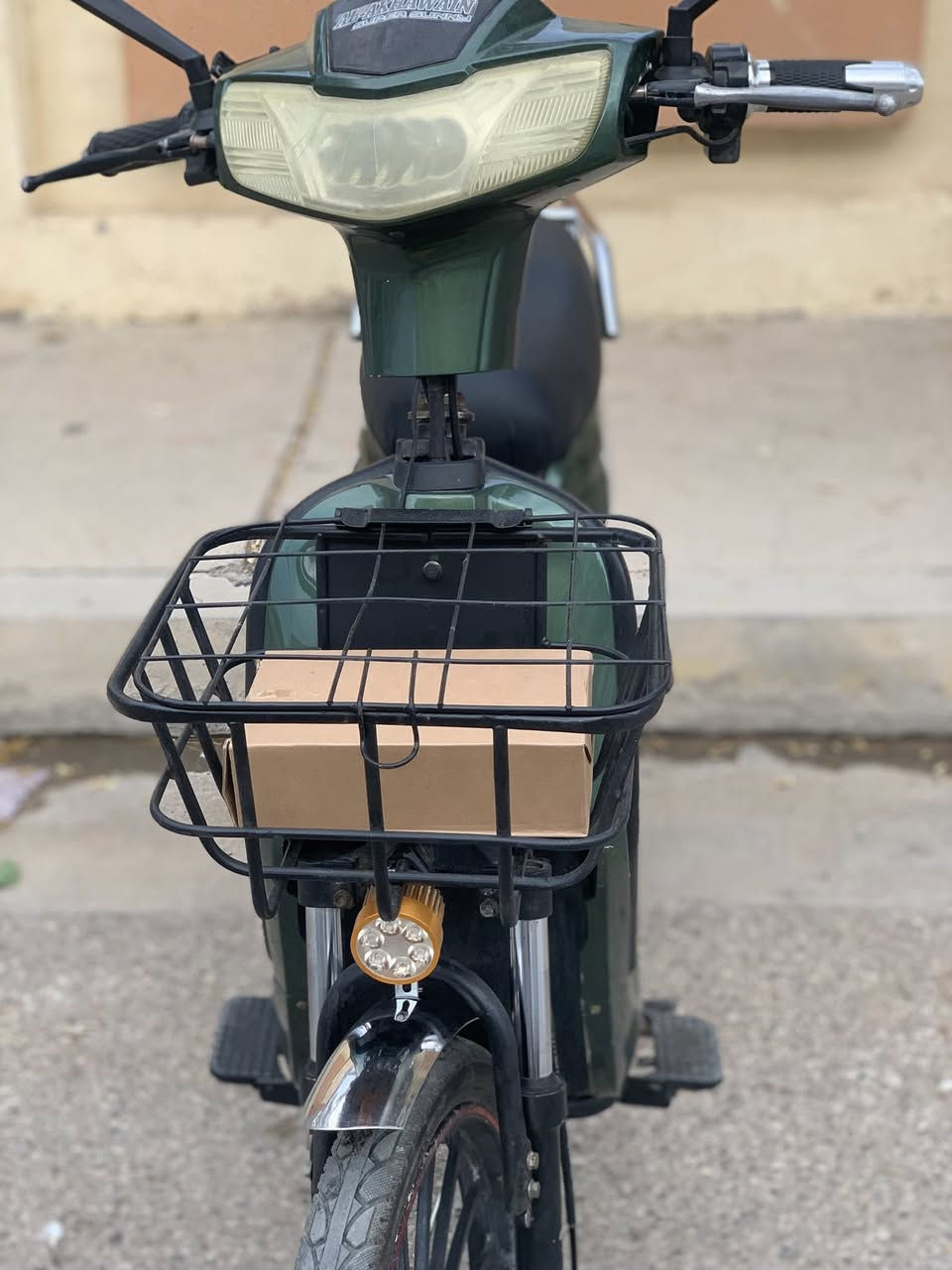 السلام عليكم دراجه زيرو فول مواصفات نضيفه حيل بطاريات شرط ع الفحص دراجه نضافته  واحد ع واحد جهاز إنذار بصمات 2 السعر 380 وبي مجال للاستفسار ***********
