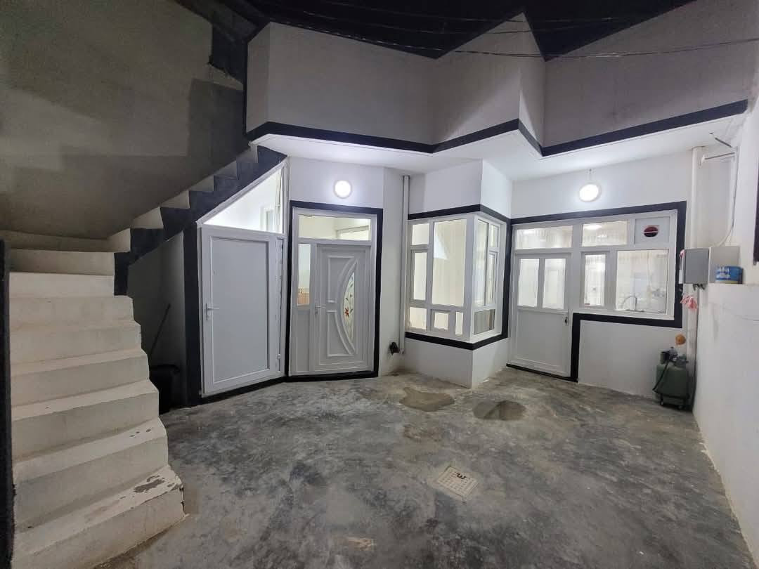 سلام علیکم  نرخی زۆرهەرزانە تنها165گڵاومعمەلە
#خانووی_مۆدێرن بۆ فرۆشتن ⛪💒
ناونیشان 📍 ناحیەی ڕزگاری (سموود)

◼️ گەڕەکی سەنگاوییەکان 🌆💒 ناو هەزارییەکان 
◼️ ڕووبەری 6 بە 20 = 120 مەترە 📏📐
◼️ ریگەپیدانە بەمەرجی وەکالە عامە ✅
◼️ ڕووی لە خۆری ئێوارەیە 🖼️🌄

🔴 ژوورەکانی ئەم خانووە پێکهاتووە لە ⬇️

🔶 میوان 🪑🚪
🔶 مطبخ ☕🫖
🔶 مساعد مطبخ ☕🍽️
🔶 هۆڵێک 🖼️
🔶 دوو نوستن 🛋️🛏️
🔶 ڕۆشنایی 🪟
🔶 مشتەمەلات 🛁🚿

 
بۆ زانینی نرخ 💵پەیوەندی بکەن بەم ژمارانەوە 📲📞📳

***********
***********

دەتوانن سەردانی
#نوسینگەی_ئازاد_لە_سموود بکەن 

ناونیشانی نوسینگە ◀️ ڕزگاری جادەی نێو بازاڕ 🛣️
🔴 سەرووی شارەوانی سموود. 🌆🏣
🔴 تەنیشت شیرینی خانەی زانا🍹🏢

ئێوەی بەڕێزیش هەر موڵکێکتان هەبوو بۆ فرۆشتن یان ویستان بیکڕن دەتوانن ڕەسم و زانیارییەکانتان بنێرن بۆ ژمارە ڤایبەری 📳✅ ***********
