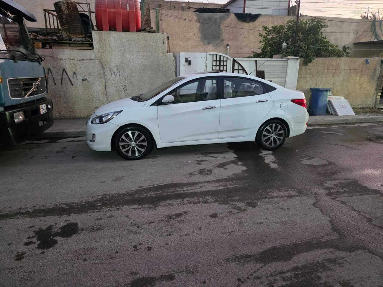 السلام عليكم اكسنت للبيع موديل ٢٠١٢ رقم اربيل بدون صبغ بيها مكانات بارد  السياره فول مواصفات  السعر ٩٤ مكان بغداد.. ***********
