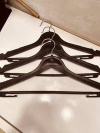 تصفيه مال محل تعلاكه ملابس سعرهه 500 دينار تعلاكه مال بنطرون او بجامه ...