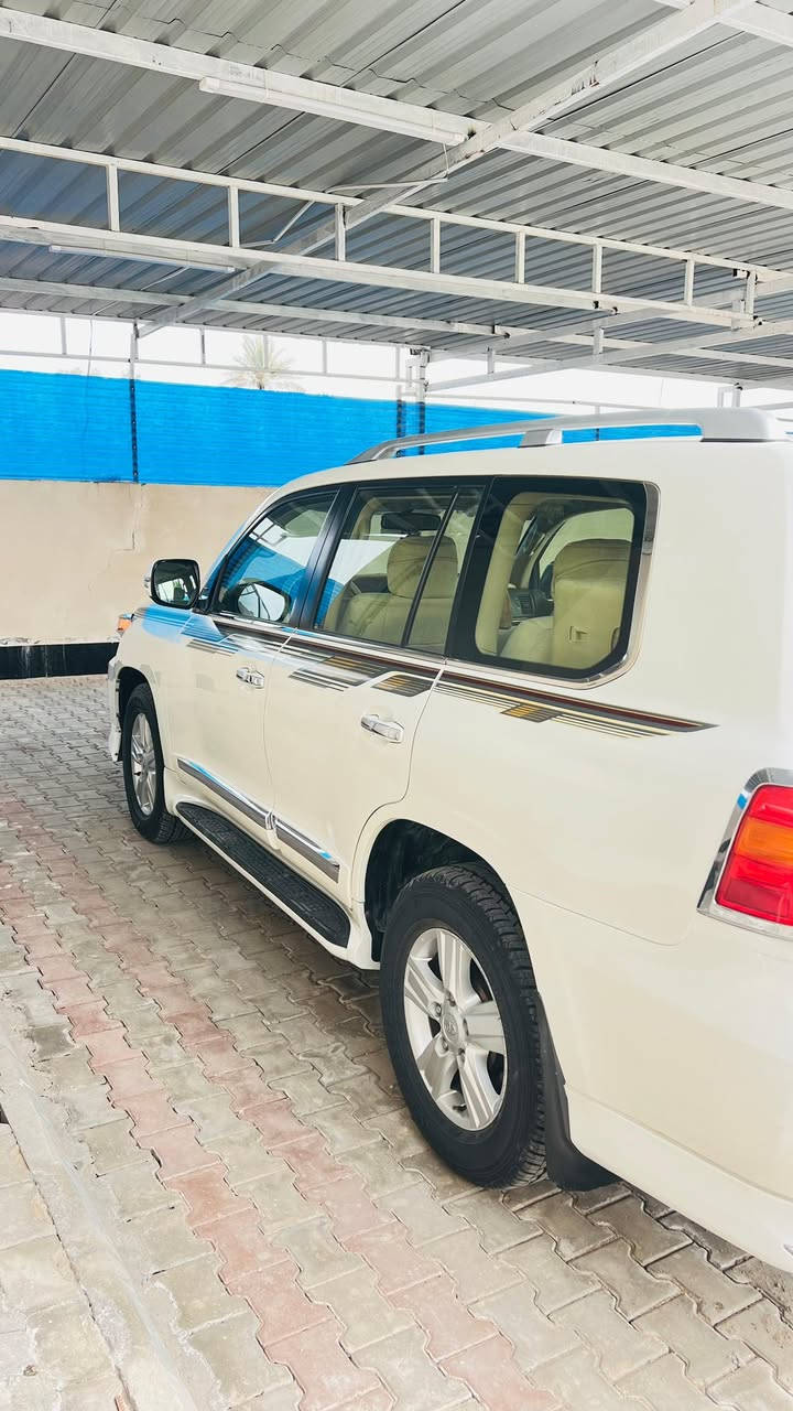 السلام عليكم لاندكروز 2014 ساز فول مواصفات
سياره كفاله حتى دعاميات  عامه على وضع الشركه 

رقم بغداد نكليزي تحويل ثاني يوم 

ماشيه 130 حقيقي 

أرضيات ودوشمه جديده وتخم تاير 

سياره جديده معنى الكلمه 

العنوان بابل شوملي السعر 415 بيها مجال 

‭0772 500 5734‬
