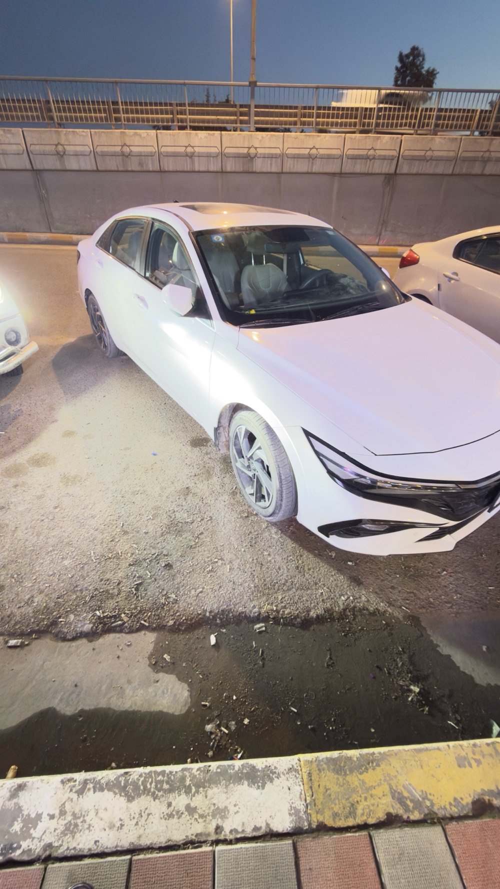 عندي سيارة هيونداي إلنترا 2020 للبيع، لونها أبيض وحالتها العامة جيدة جداً باستثناء بعض الخدوش الطفيفة على الهيكل الخارجي. السيارة مريحة واقتصادية في الوقود، ومناسبة للاستخدام اليومي في المدينة.

إذا حاب تعرف المزيد أو تشوف السيارة بنفسك تواصل معي.