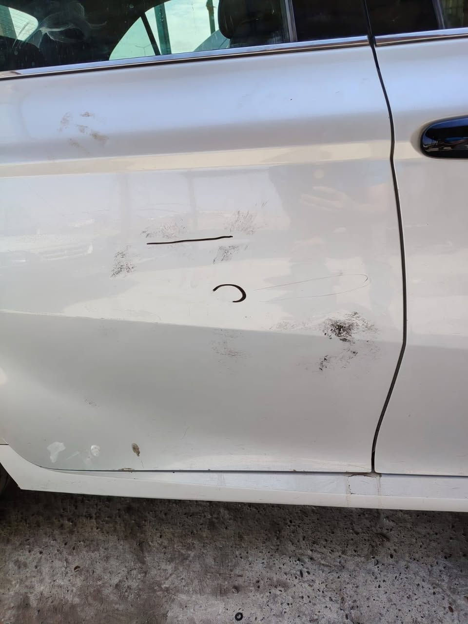 سمكره وصبغ الصافي تصليح علبارد بأحدث الطرق تصليح دعاميات عنوان بغداد التاجي مقابيل حي الصناعي الوريات ***********
