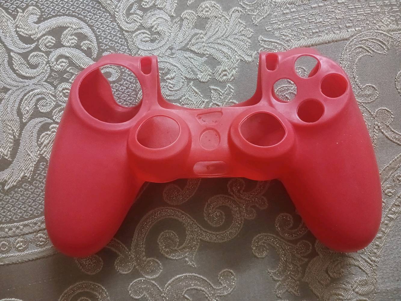 جوستك بلي فور اصلي مال جهاز 
يعني لا كوبي ولا تجاري ولا باله ( مال جهاي الشخصي )

موجود جوستك مال بلي فور اصلية مع جلاتين سيليكون هدية تحافظ عالجوستك انطيها مجانا

مكاني ديالى بعقوبة واكدر ادزها الك توصيل وين ما كان مكانك