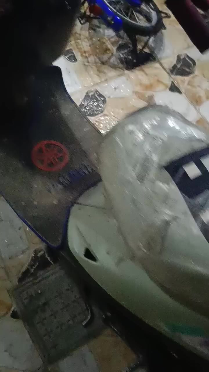 السلام عليكم: ماطور ياماها مال بيت للبيع نضيف شغل هندر والسلف يمكن كتف يحتاج  يعني سلف قبل كم يوم يشتغل تاير كدام شاده جديد بلاجكتور شادله جديد كلشي ما يحتاج شغل وطلع سعره 225او بيه مجال خاص او عل رقم ***********
