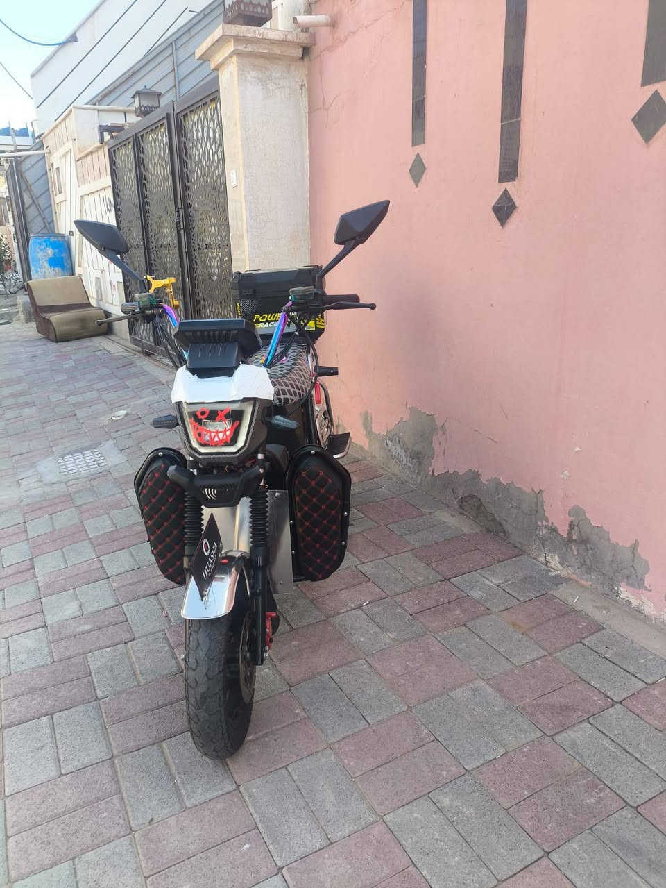 موطور شحن هيوشة للبيع
موديل 2025بطاريات جدد يقرن 11موديل 2026
دراجه نضيفه ومرتبه وبالواقع أحله من الصوره 
تايرات جدد حجم 12دراجه مرتبه شحن يكفيك مسافه طويله شرط الفحص السعر 550وبيها مجال للطيبين 
المكان الرمادي التأميم 
للاستفسار:***********
