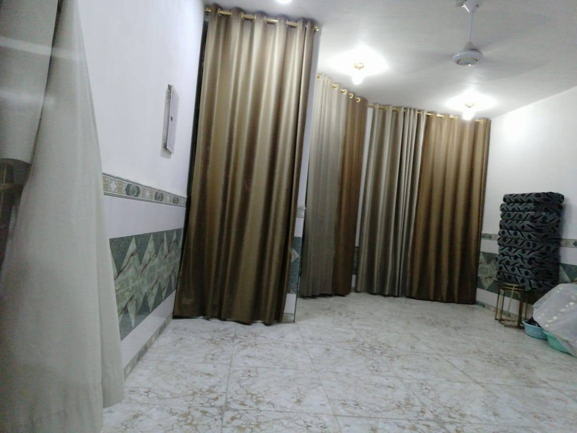 سلام عليكم بيت مساحته 100 متر جاهز طابقين بناء حديث كونكريت مسلح حي العسكري شارع  المحوله قرب مدرست النبوغ البنات بيع مبادرره ونقد اللاستفسار اتصال ***********
