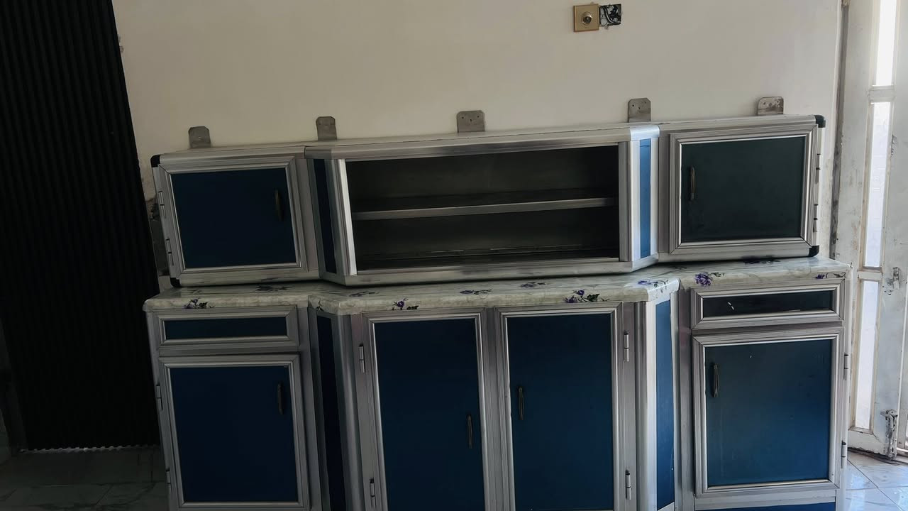 كاونتر مستخدم للبيع  كلش نظيف 
3 قطع 
الارضي والملحق 2 متر 
السنگ متر ونص
السعر 200
مكان النجف شارع المطار 
***********
