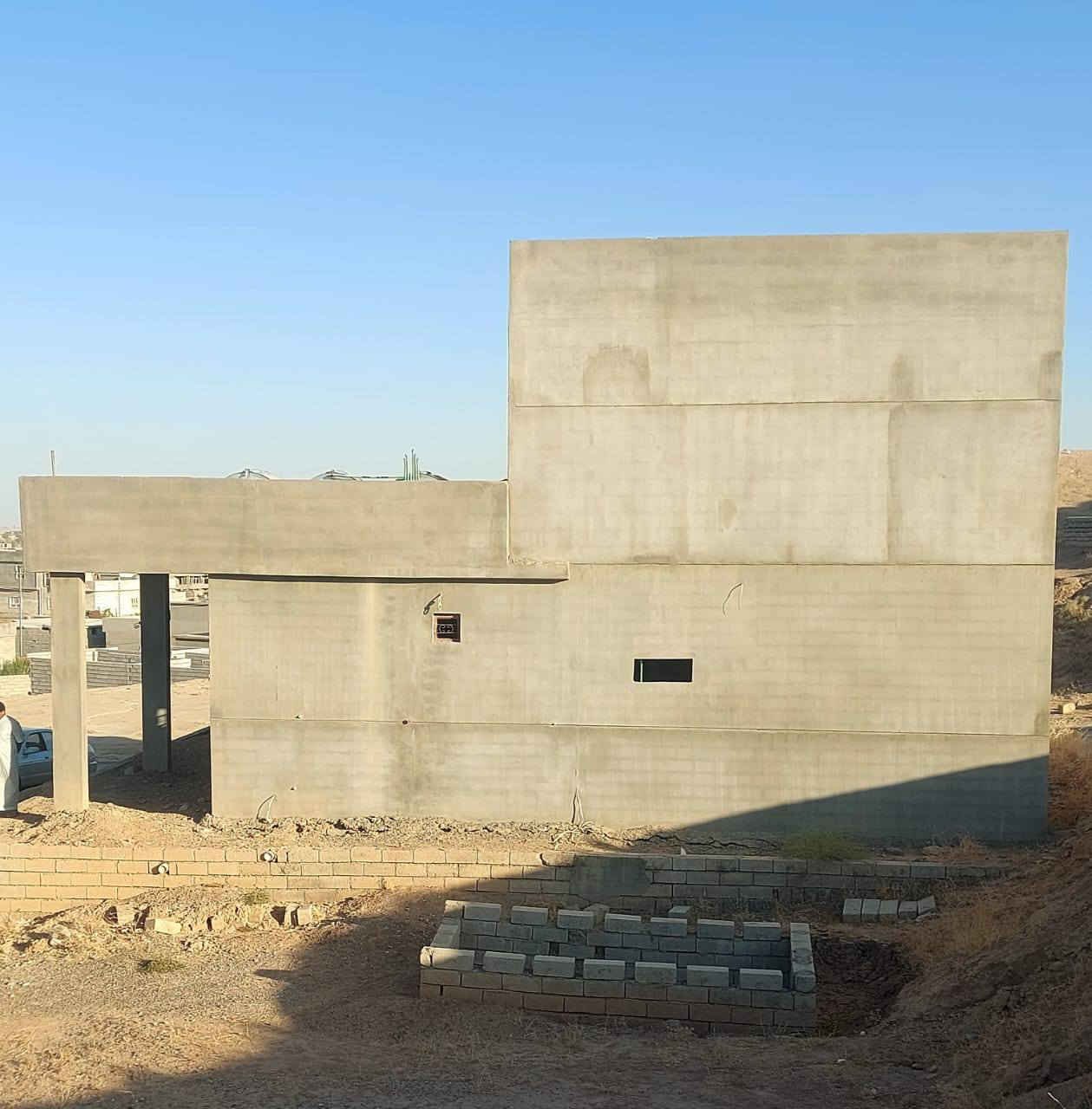 السلام عليكم بيت للبيع طابقين المساحة 1000 متر زراعي  4 غرفه وربعه وصاله وحمام ومزع الهول ملبوخ خارج ومئسس كهرباء ومجاري مع خزانات مقطوره كاع ألف متر تقريبا بعاجه فوك قريب من مجمع فايز بتجاه البلديه السعر 35 مليون
 ويرهم مقدمة زينه
الستفسار 
***********
***********
