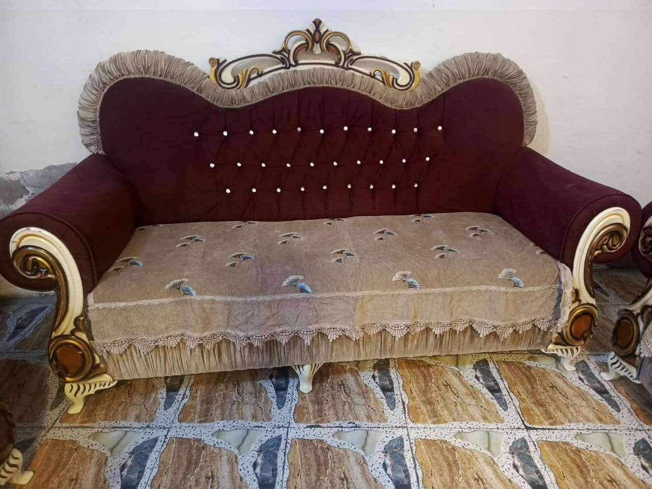 تخم عشر مقاعد للبيع سعره 150 وبي مجال للاستفسار ع الرقم*********** او ع الخاص مكان بغداد الغرير
