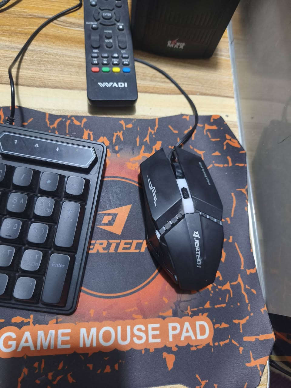 اكس بوكس سيرس اس للبيع برغي ما مفتوح لك ستيكر مع كامل الملحقات مقل ما موضح.بل صوره السعر ٣٥٠ وبيه مجال رقمي 
***********
