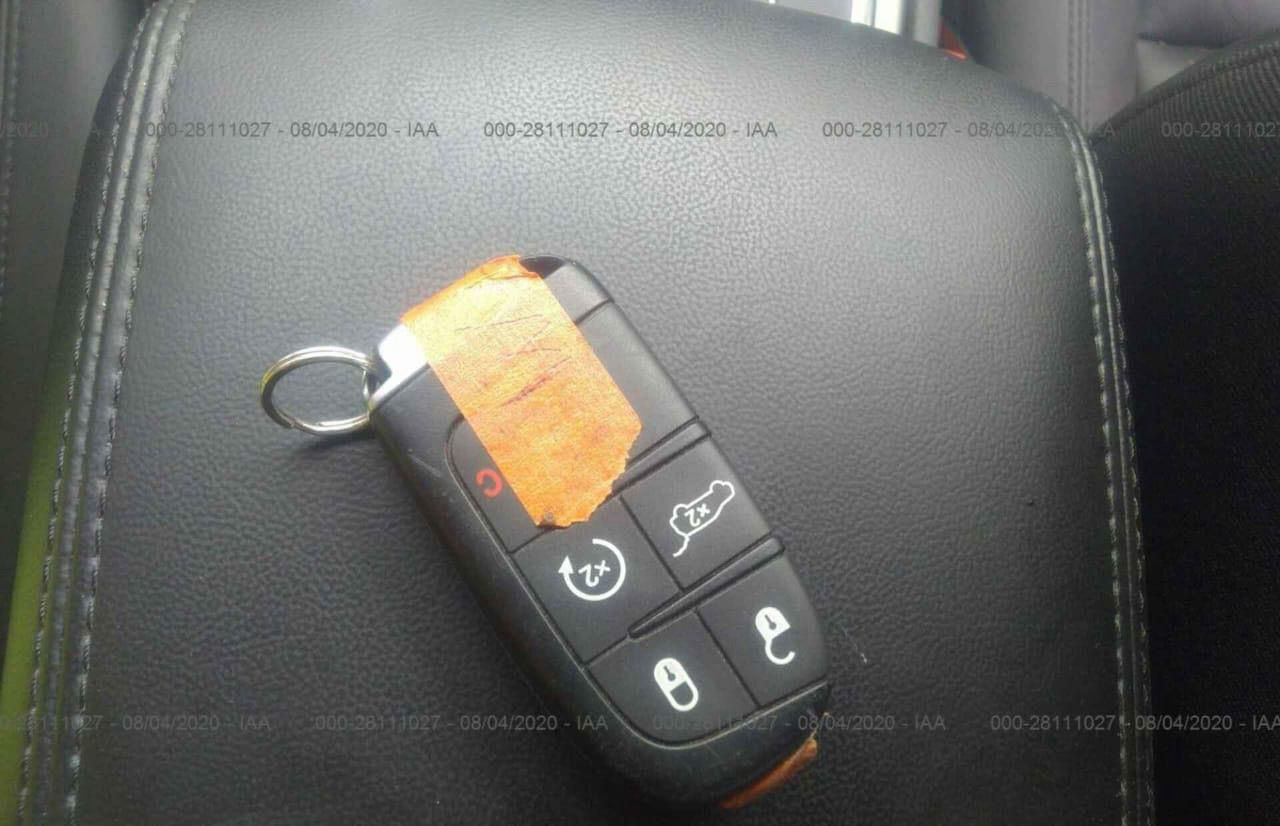 سلام عليكم

جيب لاريدو V6, 3600 , 4X4
موديل 2019
فول مواصفات 1/1
المواصفات :- .
كشنات كهرباء
كشنات الامامية كهربائية + تدفئة تبريد
شاشة 8 انج
داخل جلد
مري حراري
اشارة بالمري
حساسات امامية خلفية
نشغيل عن بعد، اطفاء عن بعد صندوق كهرباء
تخم تاير جديد
3 وضعيات للقيادة :-
Sport نضام
ECO نضام
Normal نضام
المصابيح الامامية متفاعلة مع LED نهاري 

المصابيح الامامية

نضام خاص للطرق الوعرة

نضام صعود الجبال

تدفئة ستيرن

وضع الفرامل الخلفية الالكترونية ( توقف ذاتي عند الرجوع )

مكاني بغداد الشعب
‏سعر 193
***********
