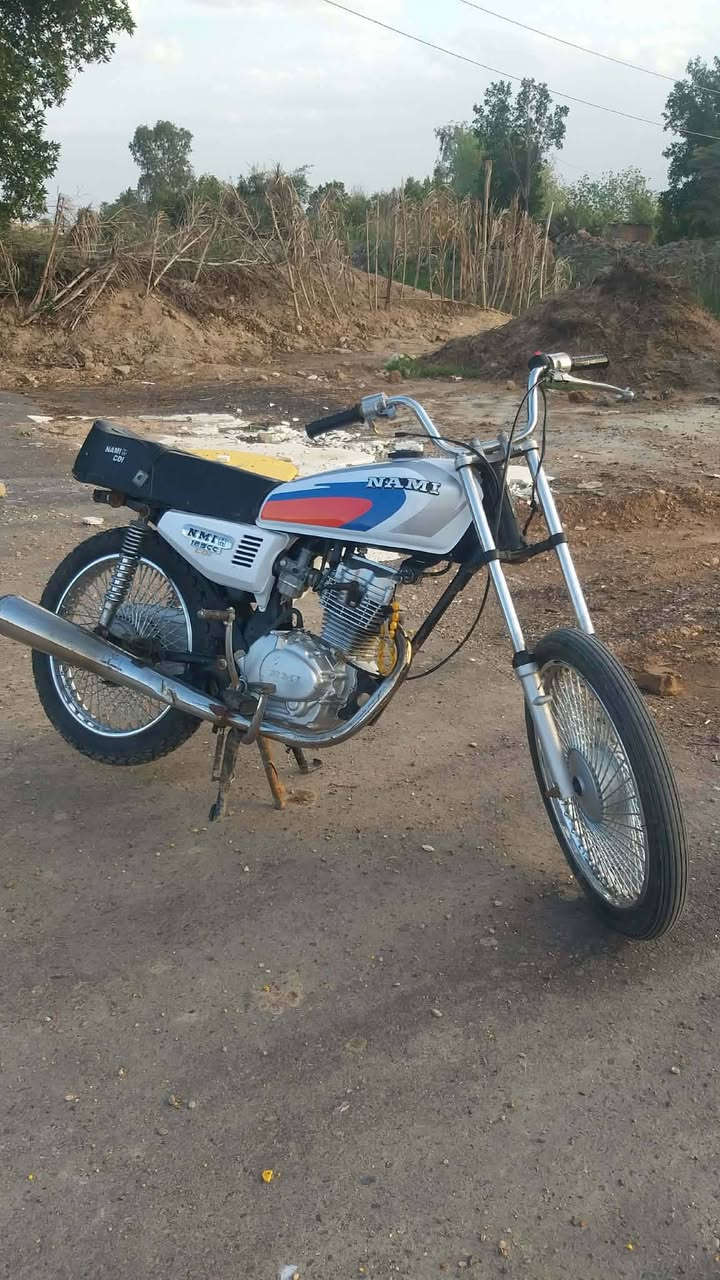 سلام عليكم شباب دراجه نضيفه مكان المشرح 
***********
سعر ب٥٥٠ بيها مجال لشراي
