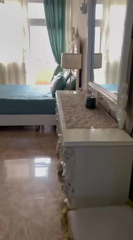 السلام عليكم ورحمه الله عندي غرفه اللون بيضاء سته بيبان ملحق شغل درجه اولى السرير خشب زان مصري غرفه  جديده ما صار لي ثلاثه اشهر من ماخذها الاستفسار على هذا الرقم والسعر خاص ***********
