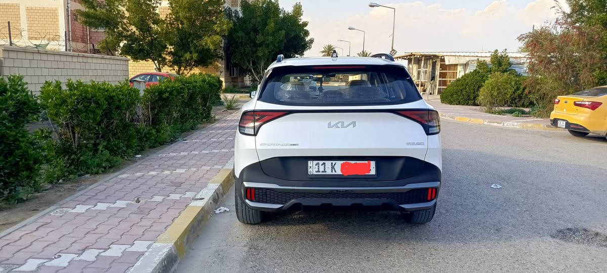 السلام عليكم
للبيع كيا سبورتج 2025 هايبرد وارد صيني 
ملاحظة السيارة محجوزة للمصرف الصناعي لمدة ثمان سنوات اني ادفع الأقساط الشهري واختي هي الكفيل 
اي ضمانات تريد موجودة 
دافع لحد الان 6 أشهر 
مواصفات السيارة 
السيارة فئة لارج الكبيرة الحجم 
x line 
فول مواصفات (Full Option)
محرك سمارت ستريم جي دي اي 2000 هايبرد 
محرك قوي واقتصادي
كير أوتوماتيك
فتحة سقف بانوراما
شاشة كبيرة + نظام (Navigation)
كاميرات 360 درجة
حساسات أمامية وخلفية
تشغيل بصمة + دخول ذكي (Smart Key)
مقاعد الأمامية جلد كهربائية (تدفئة + تبريد)
المقاعد الخلفية تدفئة 
نظام تثبيت سرعة
تحذير النقطة العمياء
نظام المحافظة على المسار
بريك طوارئ أوتوماتيكي
إضاءة LED كاملة
مرايا كهربائية قابلة للطي
تكييف أوتوماتيك مزدوج
نظام صوتي ممتاز
اللون:....ابيض 
الممشى: .........19000 كم
السعر 250 ورقة 
الرقم . ***********
