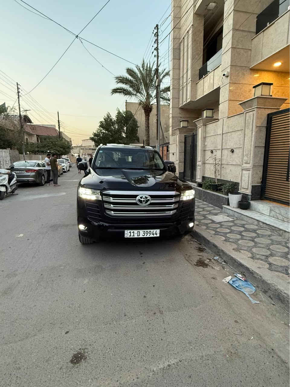 السلام عليكم رمضان كريم حبايب 
لاندكروزر بريم اصل ام التطبيق 
2023 موديل رقم بغداد باسمي 
فول مواصفات ماكو داعي اذكر المواصفات 
تنفس طبيعي 
ماشيه ٦٩ 
بيها رصعه بالجاملغ الخلفي سحبتها 
باقي السياره كفاله عامه 
السعر 640$ مجال بسيط 
مكاني بغداد 
***********
*********** بغداد, العراق
