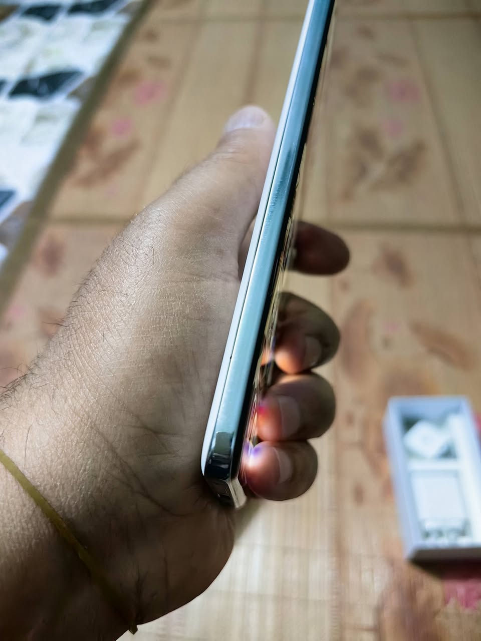 Honor 200 5g
هونور ٢٠٠ ٥جي 
ذاكرة 512 عشوائية 12+12
شاشه اوليد ١٢٠ هيرتز  بدقه 1200×2664
معالج سناب دراجون 7 جيل 3 
كاميرات مميزة بمستشعر سوني imx 906
50+50+12 مع زوم x50 وتصوير الفديوهات ٤كي 
اماميه 50 مع دعم تصوير الفديوهات ٤كي 
بطارية 5200 سيلكون كاربون بقوة شحن ١٠٠ واط 
سماعات ستيريو
اندرويد 16 
نظافة 90% شخوط بسيطه بالشاشه مال استخدام وكامل ملحقات
بيع او مراوس بنفس الفئه


**إذا كنت صاحب هذا الإعلان وتريد حذفه لأي سبب، رجاءا أرسل رسالة إلى الدعم الفني**