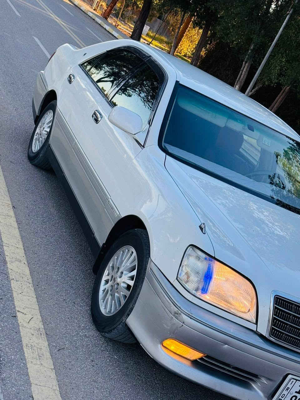 السلام عليكم
ملكة 2002 رقم بغداد دولي مداور ثاني يوم مكينه vvt 2500 بيه كصتين قماره وجنطه شغل درجه اولى سيارة نضيفه وناعمه جدا 
95 وبيه مجال ***********
