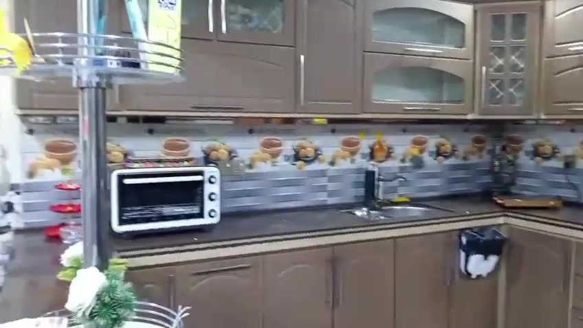 كاونتر مع ملحق وطباخ منضدي وفرن نضافة 100٪ 
مرمر طبيعي طول الكاونتر 14 متر مكون من 3 قطع مع مسرح متحرك 
سعر مليونين وبي مجال 
واتساب.. 
***********
ممكن تذكرون شنو الموقع بالضبط وين موجود الكاونتر؟ (المدينة/المنطقة) وهل النقل والفك على المشتري لو عليكم؟: 
قريب ع الشعب 
الطباخ المنضدي والفرن شنو ماركتهم/موديلهم؟ وهل يشتغلون زين وما بيهم أي عطل؟: 
كلهن نضيفة وتشتغل ١٠٠٪
الكاونتر ينفك وينتركب بسهولة لو مثبت بشكل دائم؟ وشنو شغله الحالي: جاهز للتركيب لو يحتاج تعديلات بسيطة؟: 
عادي ينفك و ينقل بس ثقيل شوي 
السعر المعلن شنو آخر شي بيه مجال؟ وسبب البيع شنو؟: 
اشتريته ب ٧ ملايين وضخم كلش وهسة نتقلت لغير بيت وما يوسع ف قررت ابيعه ب مليونين وبي مجال نشاء الله 
