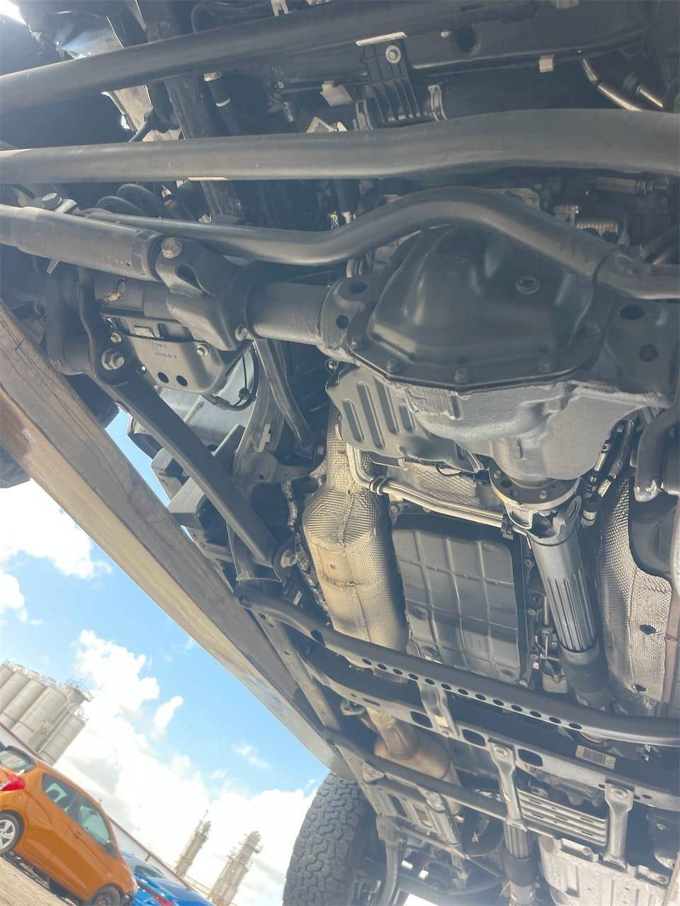 للبيع جيب لانكلر فول مواصفات نوع روبكان سقف كهربائي جلد محرك 3000 ديزل رقم بغداد هاتف ***********
