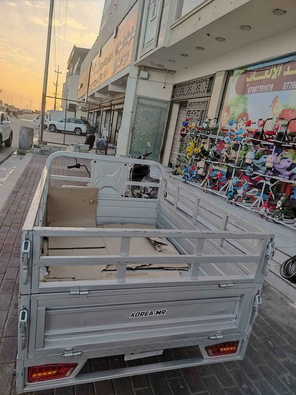 سلام عليكم ورحمة الله وبركاته ستوته شحن للبيع 6 باتريات حجم 38 انبير ابو المسطره 3سرعات نظام صعود ونزول استخدام قليل مكانه 5 كيلو مقابيل كليه الهده للتواصل ***********
