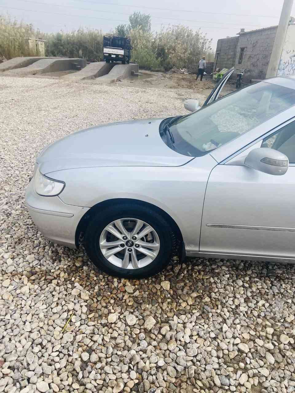 السلام عليكم احبتي
ازيرا للبيع موديل 2008 خليجي 

بسمي رقم بغداد مكينه 2700 الاقتصادي 

سياره مكفوله من الضربه والتبديل والصبغ

محرك جديد كير جديد تخم تاير ويل جديد 

السياره بيها بس باردات فقط حداديه جديده

سنويه لل27 السعر 95 وبيها مجال بيع 

مستعجل (ملاحظه واذا اكو مراوس عادي  )

للاستفسار الاتصال على الرقم *********** 

مكان السياره ذي قار قضاء قلعة سكر
