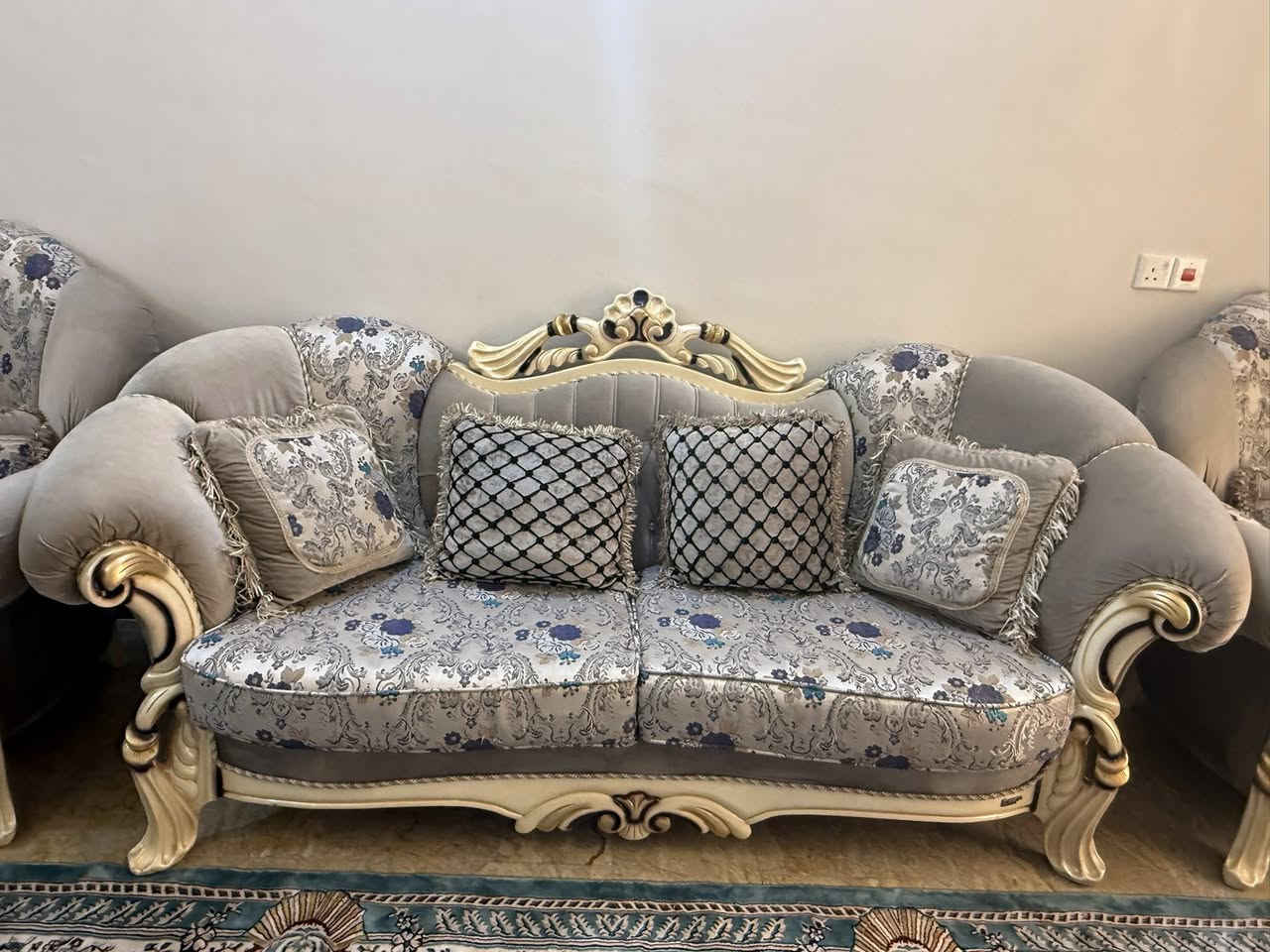 السلام عليكم تخم ملكي للبيع تفاصيله قنفتين كبار و4 صغار ووياهم طبله وسطيه ضمن التخم السعر مليون ونص وبي مجال الموقع بغداد للتواصل ***********
