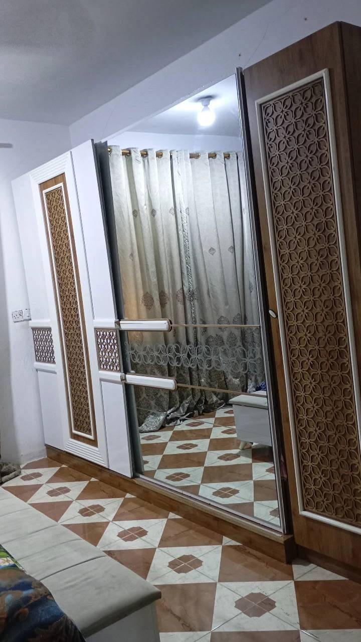 غرفه نوم مستعلمه للبيع 
7 قطع تركي نضيفه 
وبيها خزن سرير 
السعر 500 ألف 
المكان ابو غريب 
الاتصال ع الرقم *********** 
او واتساب
