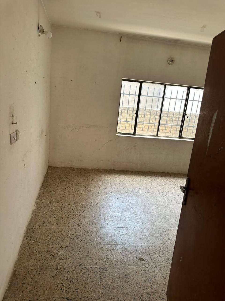 بيت للايجار منطقة دورة
يم جامع التوحيد يم شارع الساعتي

3 غرف نوم وصاله وصحيات مطبخ 

650

للاستفسار الاتصال على الرقم ***********
