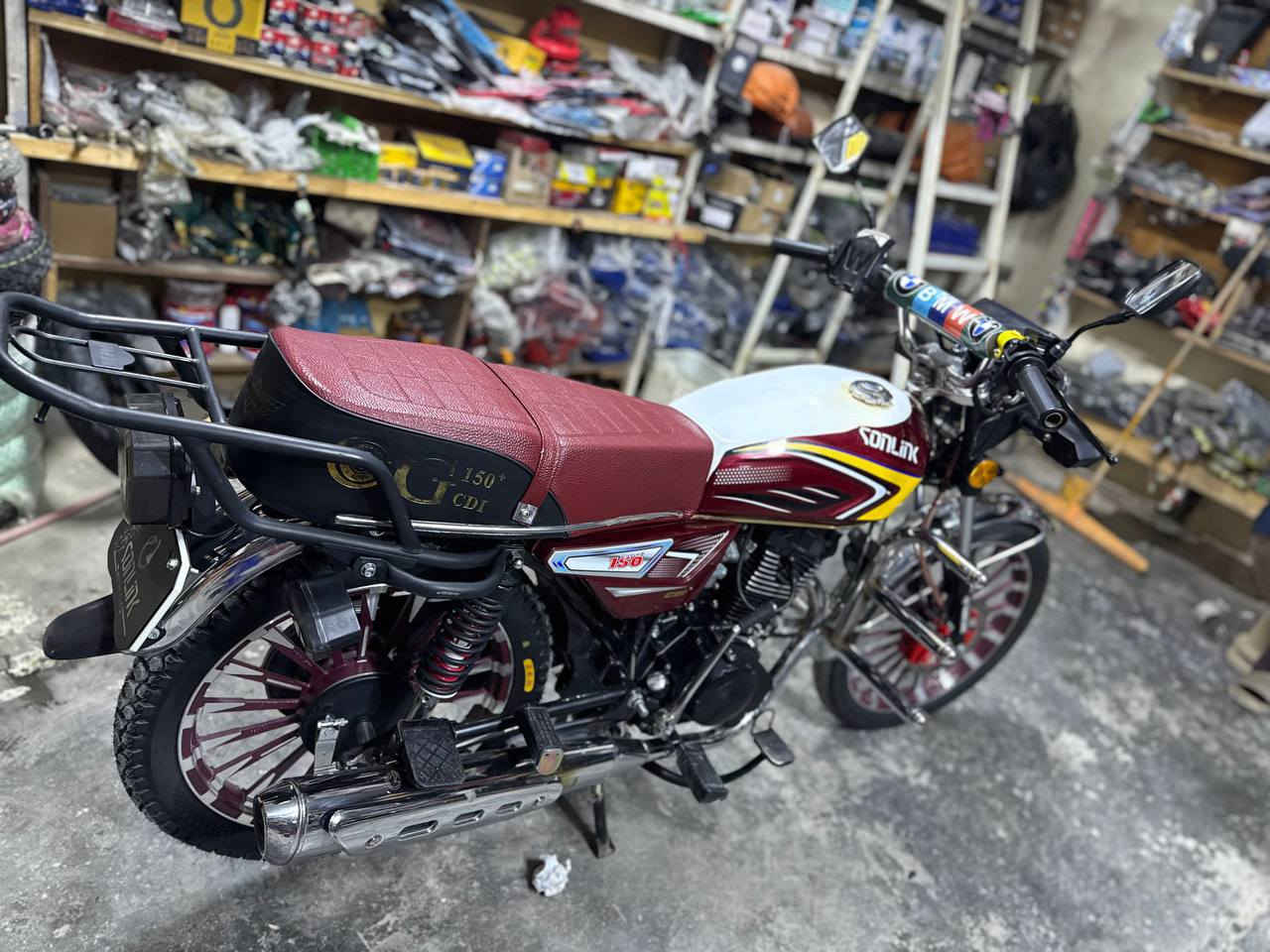 السلام عليكم دراجه ايراني للبيع2025 محرك200
بدون اوراق  
سعر الدراجه 850وبيها مجال
الرقم ***********
المو شراي لا يتصل 
المكان الحبانيه
