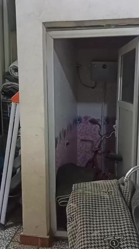 اللهم صل على محمد وآل محمد
دار للبيع ١٠٠م  زراعي

مرقم من قبل البلديه وبي معاملة تطويب

عنوان الدار كوفه حي ١٧ تموز قرب سايدين ريبال

بداية الزراعي  قريب على الشارع المطار الجديد

بناء درجى اولى بيت نظيف ومرتب كاشي وسيراميك

سقوف ثانويه هندسي. عالي عن الشارع ب٣ بايات

غرفه كبيره وصاله كبيره ومطبخ واستقبال صحيات عدد٢

مكشوفه عدد٢ طارمه بيتونه تصلح مخزن

جوارين ومنطقه ذهب  شرط

السعر    ٣٣ قفل

للاستفسار أكثر اتصل بنا *********** ابو محمد الكعبي للعقارات
